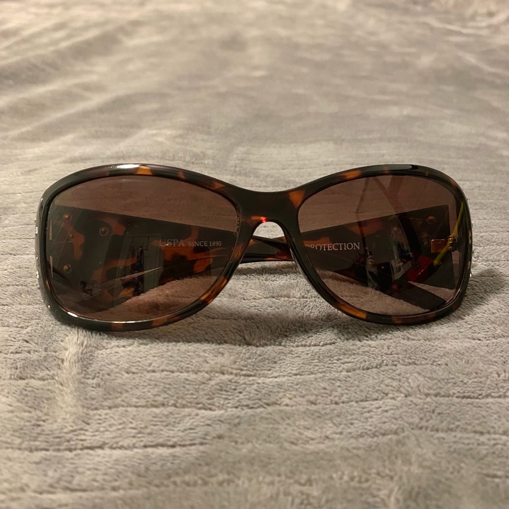 Thick Oversized Frame Sunglasses